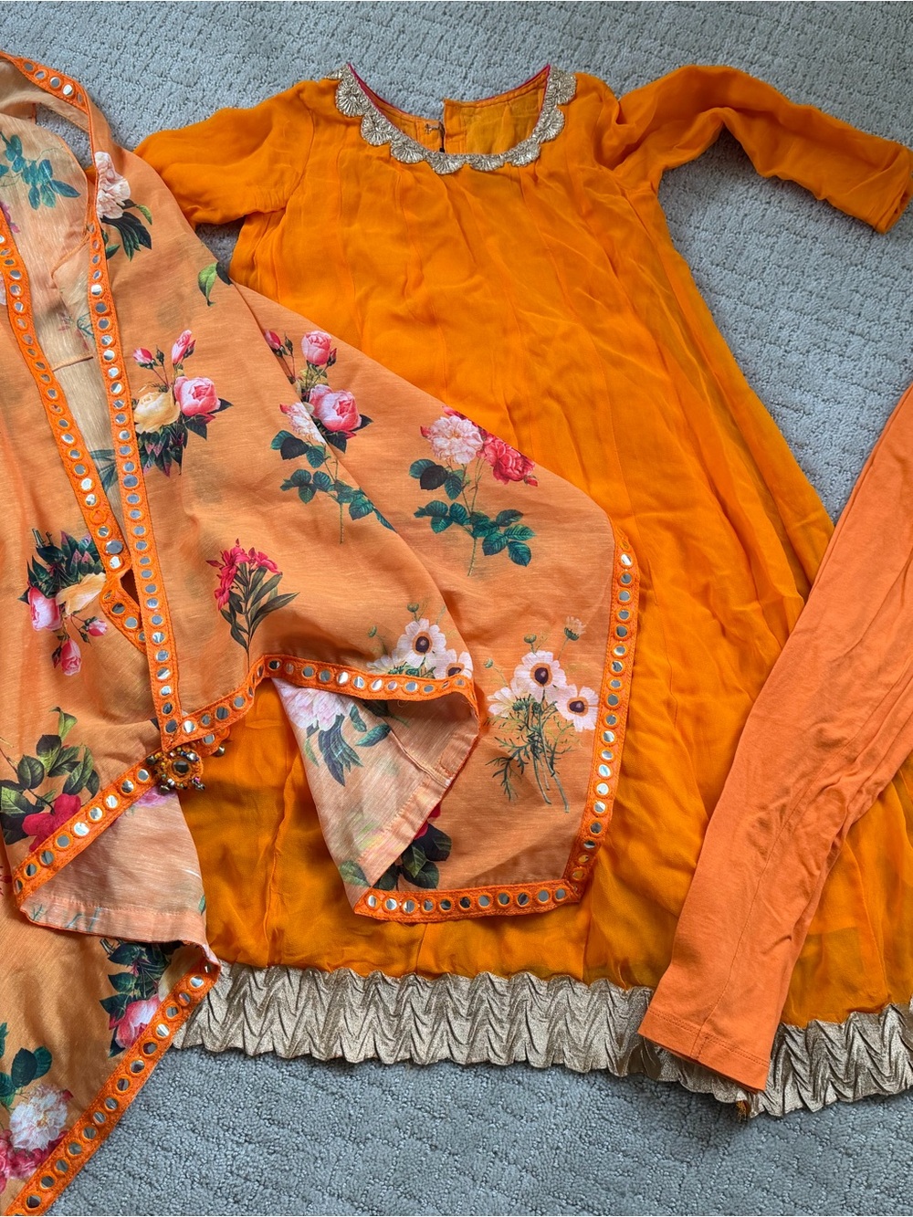Girls size 8/9 Anarkali 3 piece set in Mango floral